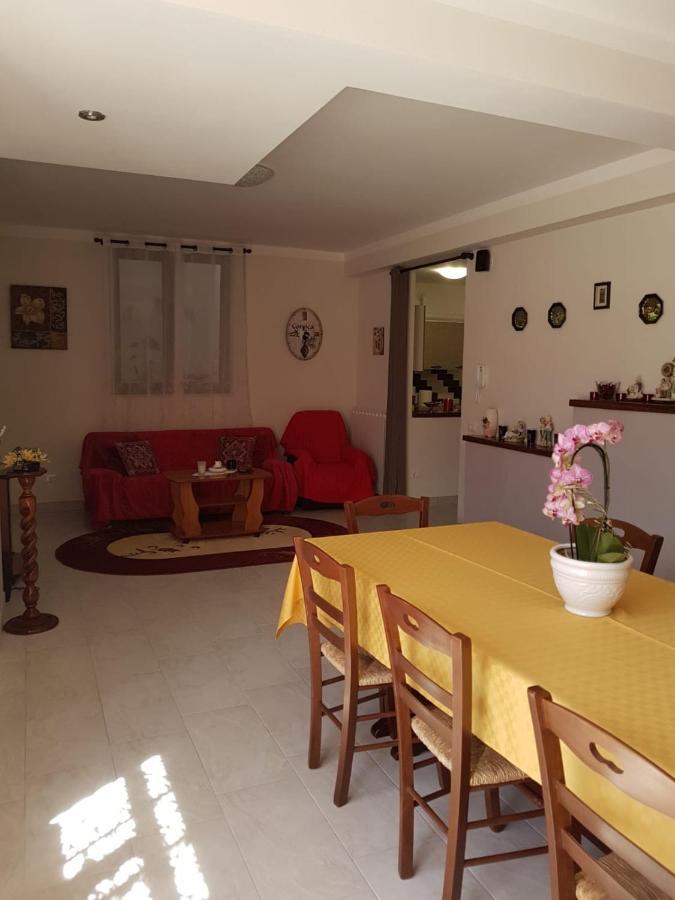אמליה B&B La Casetta Di Lilly מראה חיצוני תמונה